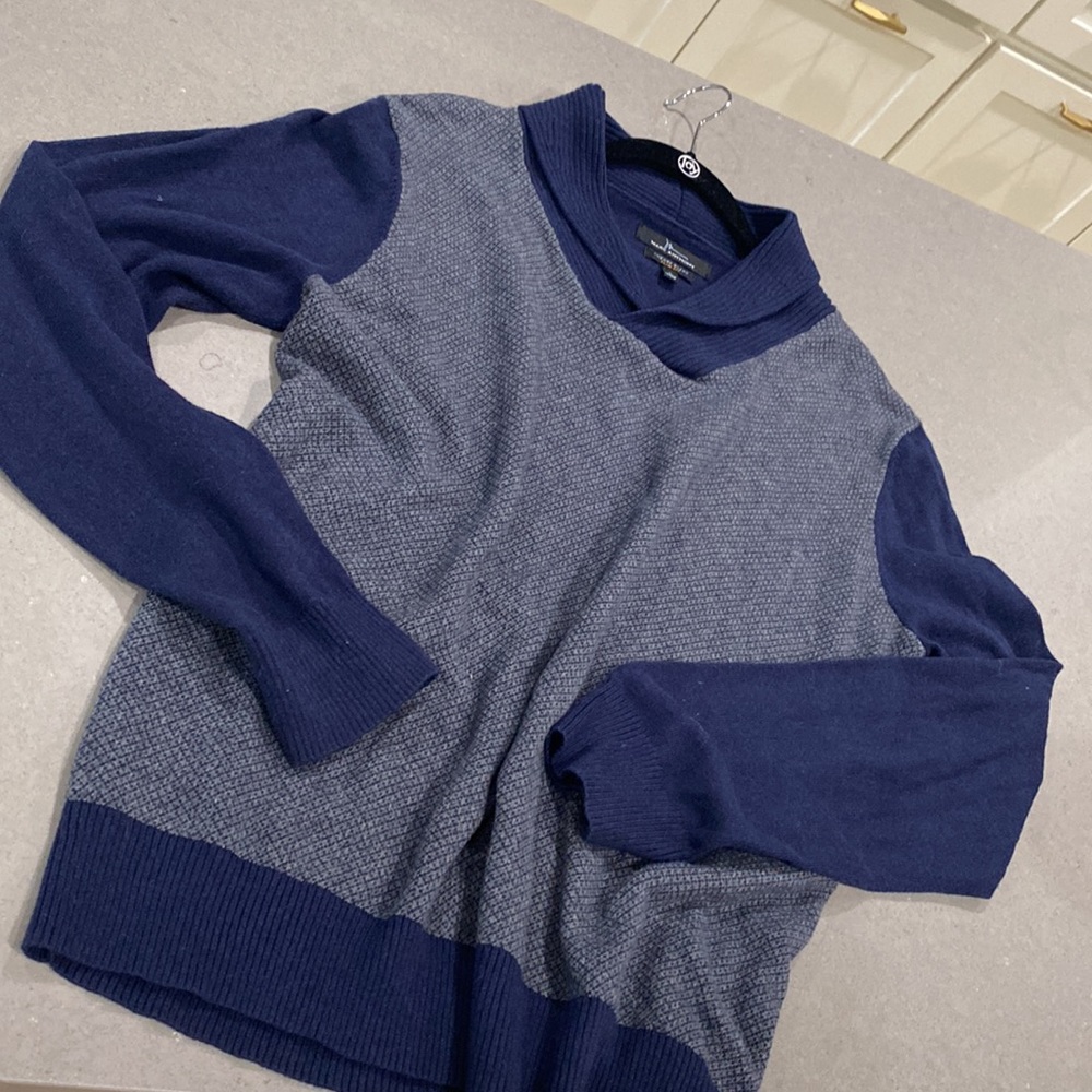 L Rolled neck grey sweater with navy collar and sleeves